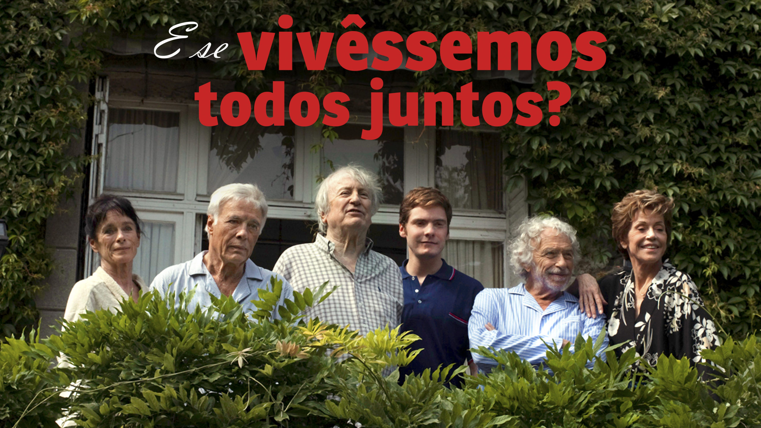 Grupo de pessoas idosas e sorridentes atrás de arbustos, com a frase 